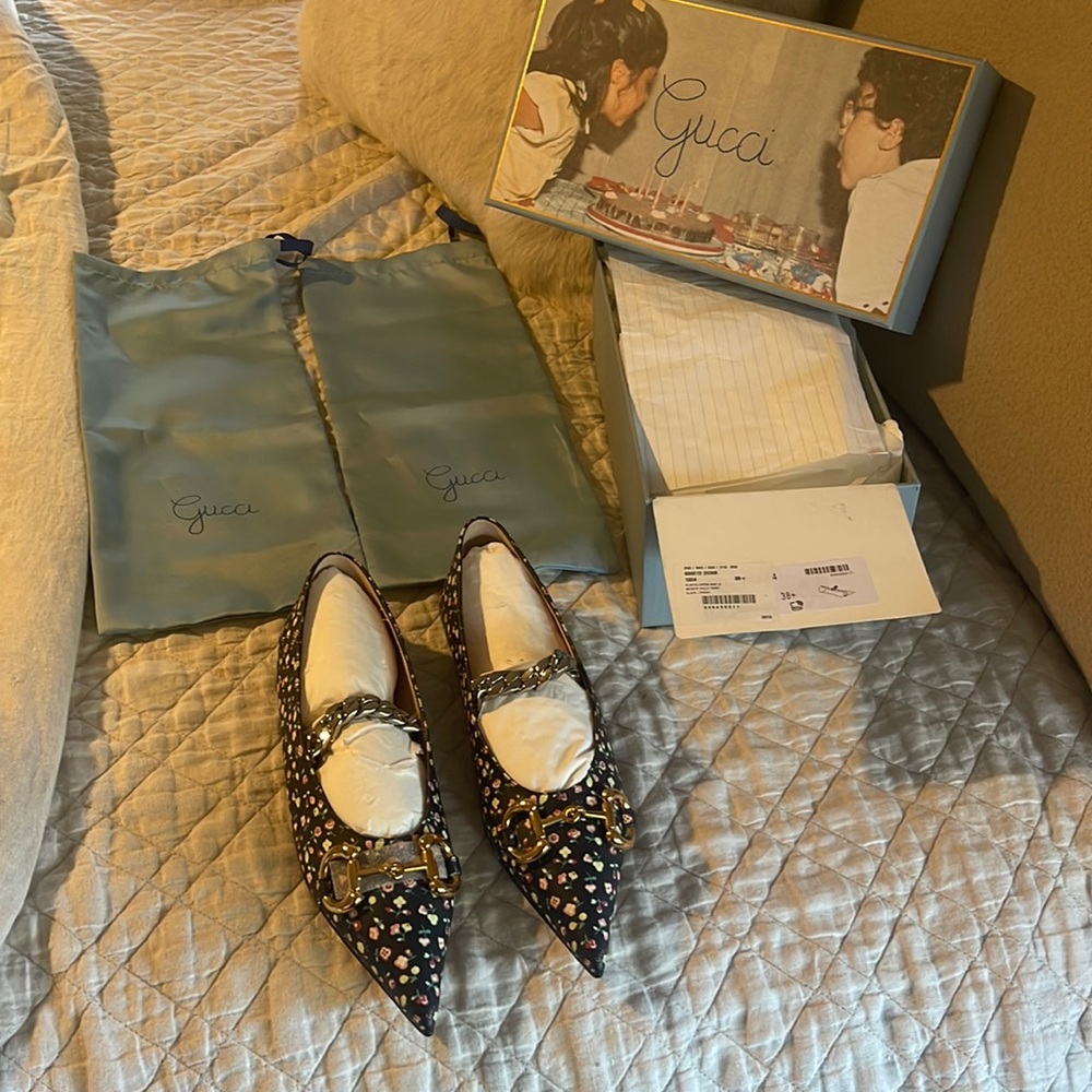 Gucci Liberty of London 38 1/2 infinity black holly print flats NIB size 8